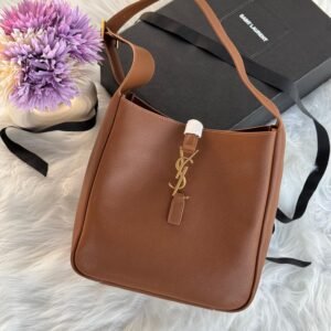YSL Le 5 À 7 Shoulder Bag